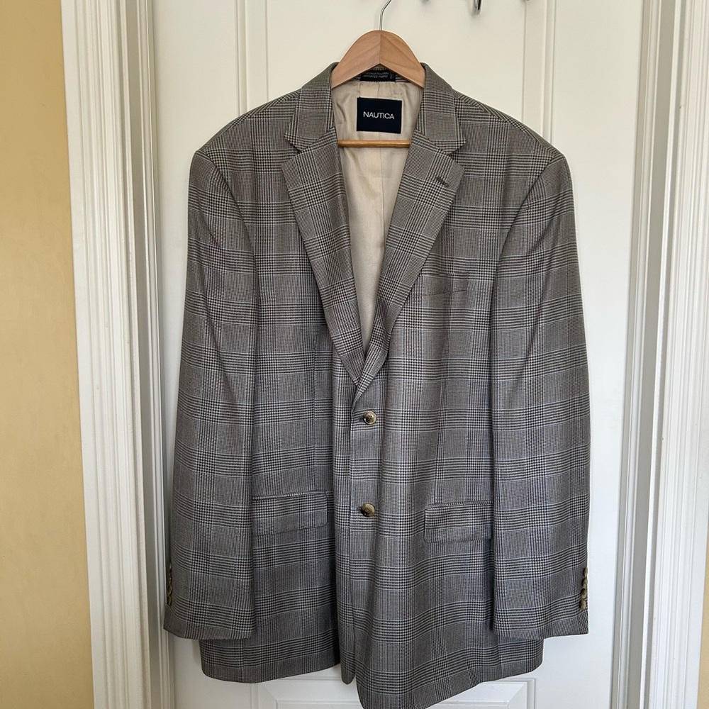 Nautica Men's Blazer in Gray Plaid Pattern 46L Wool Blend
